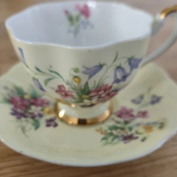 Queen Anne Yellow Bluebell Wildflower Bone China Tea Cup Saucer Gold Gilt Duo UK - Picture 11 of 11